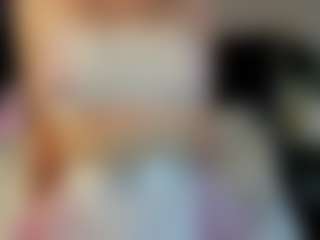 Live cam show with Mia - Petite Teen (18+) on StripNow