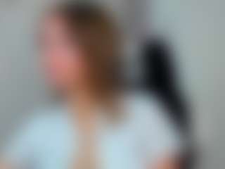 Live cam show with Mia - Moaning on livesuperchat.net