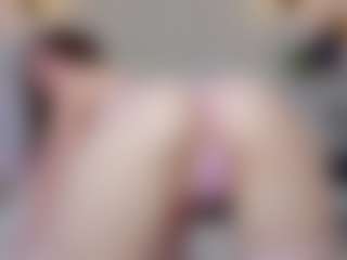 Live cam show with Mia - Thin on SquirtSoMuch