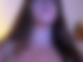 MidnightDaze MILF webcam performer live streaming