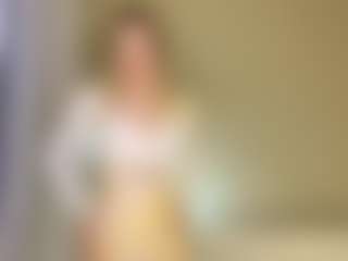Live cam show with OnaSpinelli - Ass Bouncing on Cam Slut