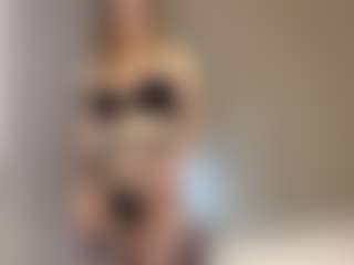 Live cam show with OnaSpinelli - Middle Aged on Camsoda