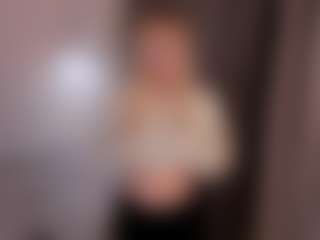 Live cam show with AnnaSwendon - Genital Piercings on Camming Site