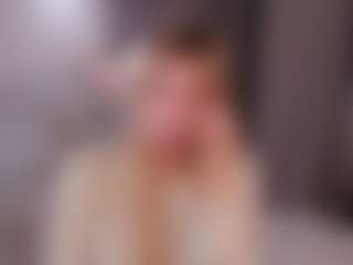 Live cam show with AnnaSwendon - Blue Eyes on Livezox