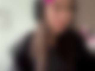 Live cam show with Lola - Normal on Camming Site