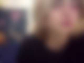 Live cam show with LakitaStowbridge - Strip Blonde Hair on xplaylive.com