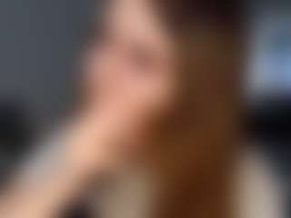 Live cam show with KarriRuffcorn - Green Eyes on CamwithHer