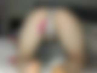 Live cam show with KarriRuffcorn - Nipple Play on Camsoda