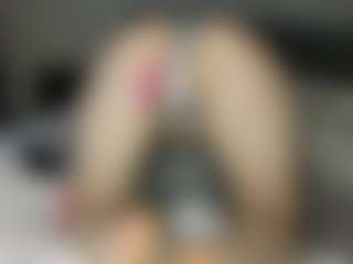 Live cam show with KarriRuffcorn - Nipple Play on Camsoda