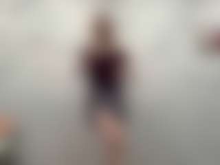 Live cam show with Lea - Smoking on Camsoda