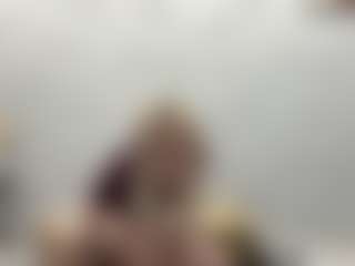 Live cam show with Lea - Public Mature on Camsoda