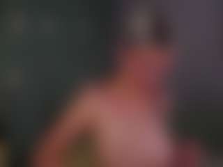 Live cam show with Molly - Natural on TeamSkeetLive