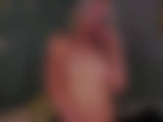 Live cam show with Molly - Normal on StripNow
