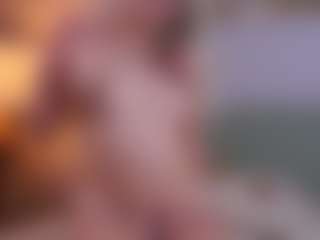 Live cam show with Molly - Shaved Pussy on sexytreat.net