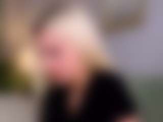 Live cam show with Molly - Facial Piercings on luckytryst.com