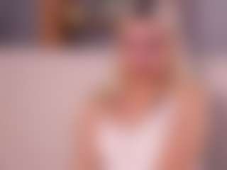 Live cam show with Molly - Average on SpankPalCams