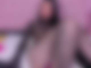 Live cam show with AntonellaHyH - Thin on Milfs Live