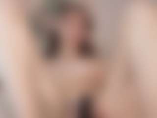 Live cam show with ClementinaEatough - Green Eyes on Mixed Magazine Live
