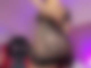 Live cam show with Emily-Jhons - Big Tits on Soda Cam
