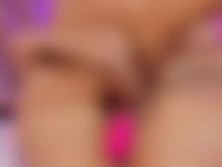 Live cam show with Emily-Jhons - Cute on SxyPornLive