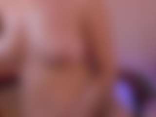 Emily-Jhons's Live Sex Cam Show