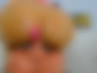 Danielaaida's Live Sex Cam Show