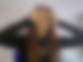Live cam show with MaxineBrondyke - Teasing on liverealitysex.com