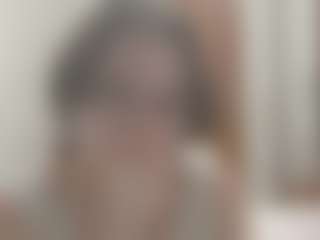 Live cam show with Emily - Thin on livesuperchat.net
