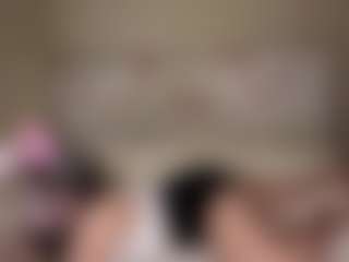 RoxyFragmin MILF webcam performer live streaming