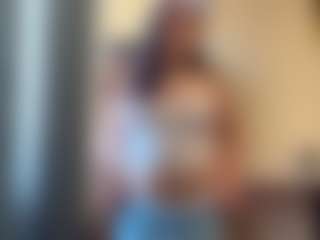 RoxyFragmin MILF webcam performer live streaming