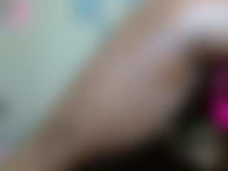 Live cam show with AlanaBest79 - Ebony Shaved Pussy on Chatstar
