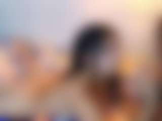 Live cam show with LoveVoltage - Strip on AdultVida.com