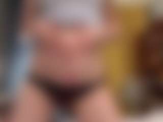 Live cam show with StepanieReagor - Bedroom on Camming Site