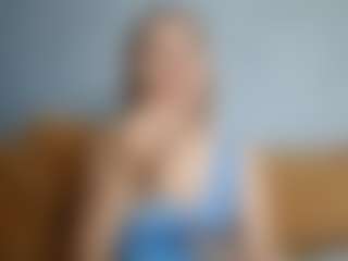 Live cam show with Alice - Handjob on Camsoda