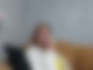 Live cam show with Alice - Average on SinfulBabes