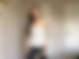 Live cam show with AlidaEscudero - Flashing on madthumbs