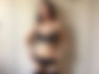 Live cam show with AlidaEscudero - Smoking on Camsoda