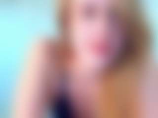 Live cam show with Beatrice-Sphenix - BBW on TeamSkeetLive