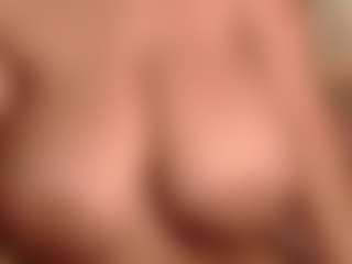 HugetitisXl's Live Sex Cam Show