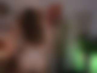Live cam show with AnnaBrie - Upskirt on livesuperchat.net