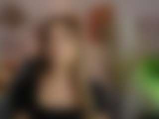Live cam show with AnnaBrie - Latina Petite on CamwithHer