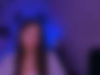 Live cam show with itscharlliee - Ebony on TeamSkeetLive
