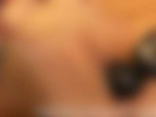 Live cam show with Kira - Mature on Camsoda