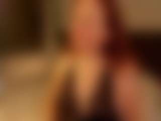 Live cam show with Kira - Mature on Camsoda