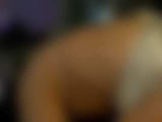 Live cam show with Kira - Middle Aged on xplaylive.com