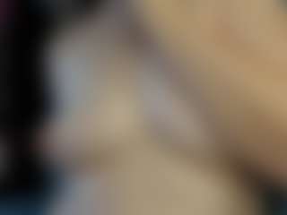 Live cam show with Kira - Mature on madthumbs