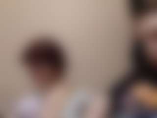 Live cam show with Mia - Nipple Piercings on Milfs Live
