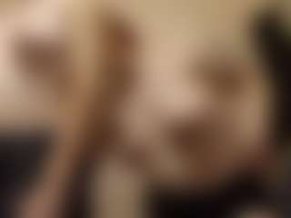 Live cam show with Mia - Shaved Pussy on Camsoda