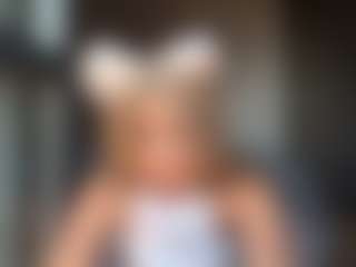 Live cam show with Milana - Small Tits Brown Hair on Milfs Live