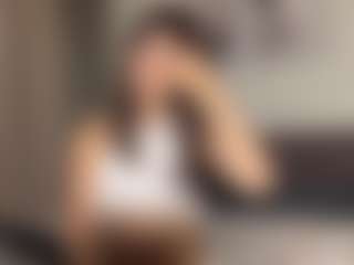 Live cam show with Milana - Small Tits on googirlz
